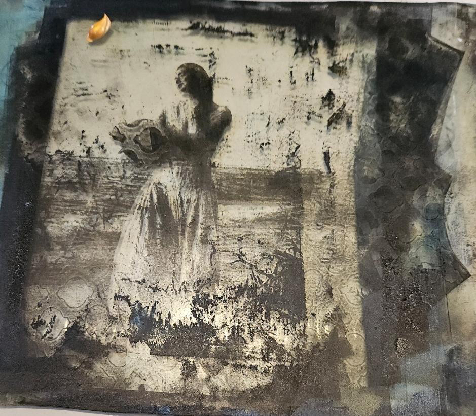 étape 1 du transfert d'image, on voit bien l'image sur la plaque j'ajoute un touche de doré.